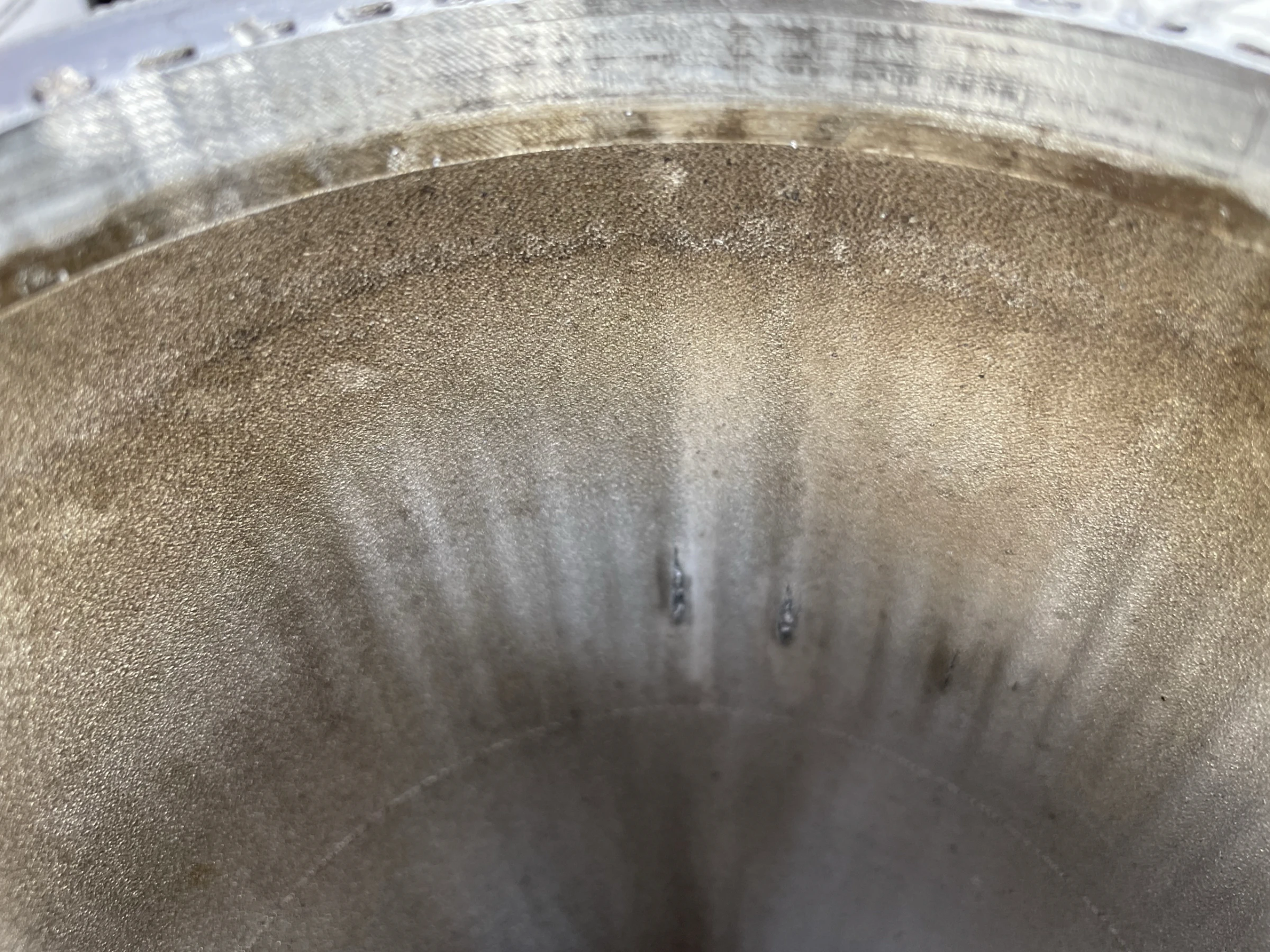Close-up of cracks running around the outer chamber wall at the height of the cooling channels