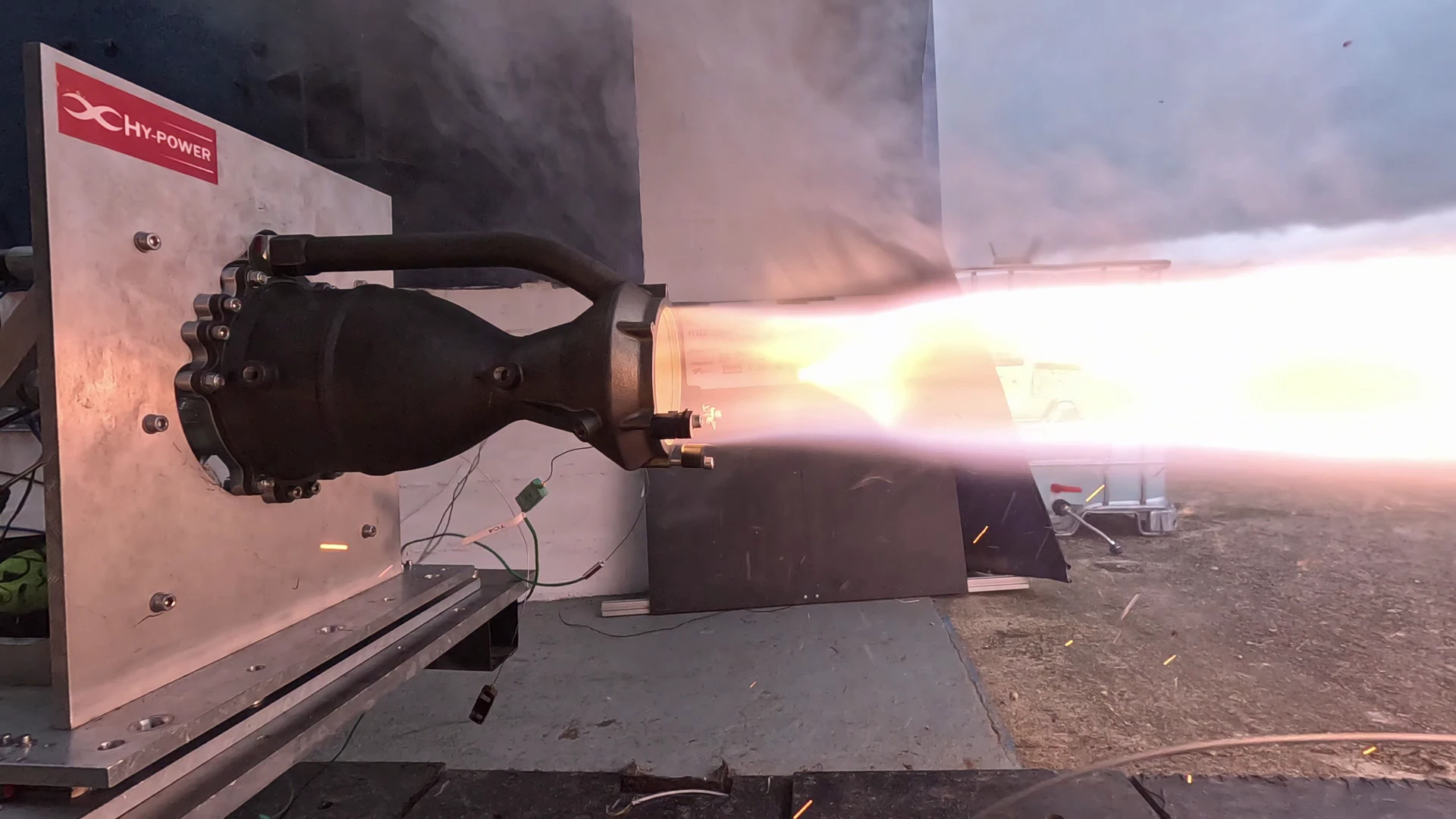 Hotfire 2 steady plume, the bright core running the length of the frame